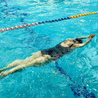 子宫腺肌症最怕三种运动，游泳长期坚持可促进病情恢复