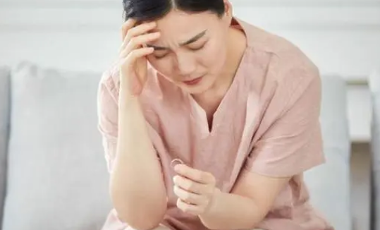 女性绝经后体内雌性激素分泌会减少