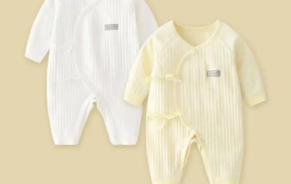 宝宝穿的衣服一定要做工精细