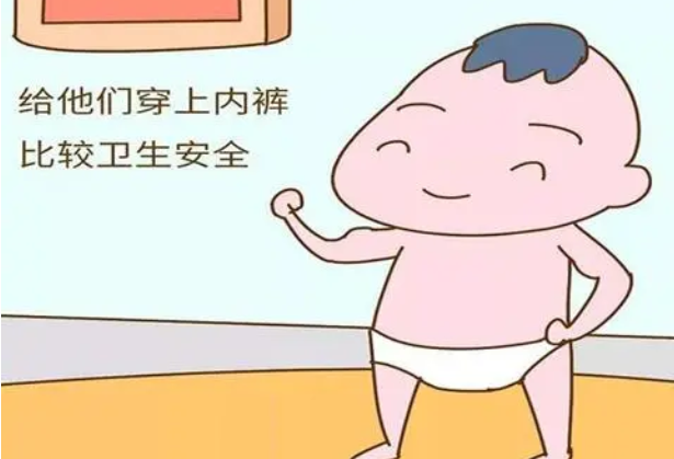 女宝宝穿平角裤还是三角裤好？选择适合宝宝的内裤