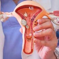 三代试管移植第二十天做b超宫腔看到孕囊确定是宫内吗？