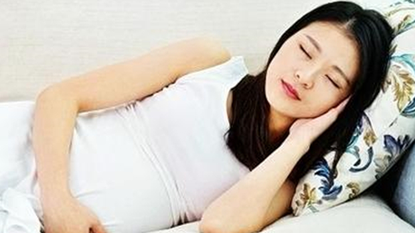 孕妇放置水囊后侧躺会更好